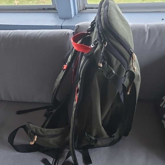 DAKINE Builder Backpack – Gently Used, Excellent Condition, Rugged & Versatile. - Picture 10 of 11